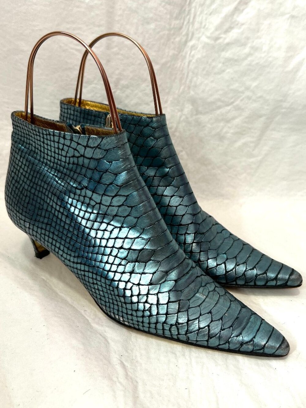 y2k booties metallic blue leather womens 6.5 pointed toe kitten heel reptile zip